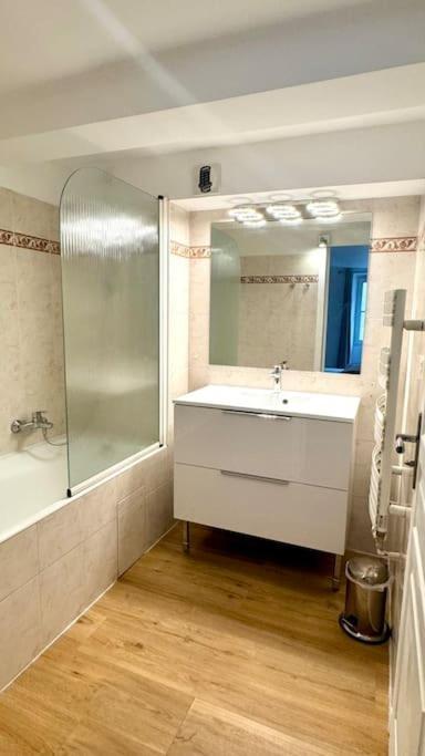 Appartement Au Coeur Du Touristique Parijs